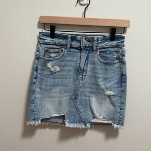 American Eagle high‎ rise light wash distressed stretch denim mini skirt 2 NWT